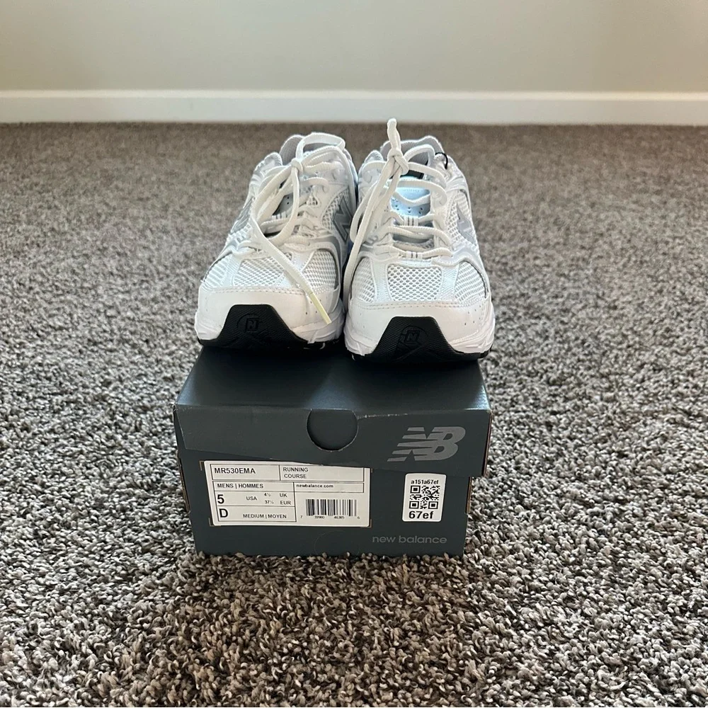 New Balance 2020 530 Silver and White, size 5 men’s/ 6.5 women’s - Picture 5 of 7